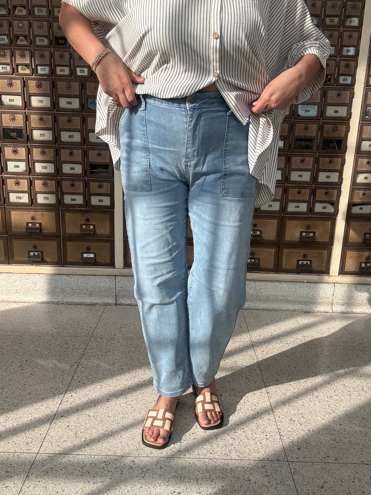 Light Wash Barrel Jeans Ankle Cut