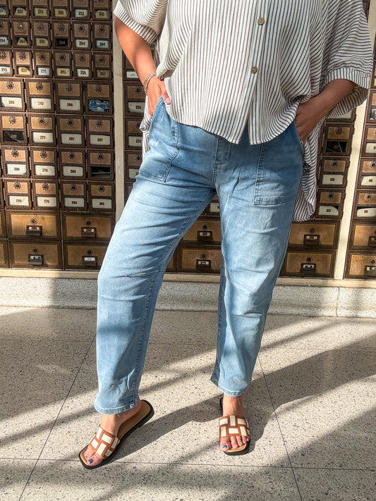 Light Wash Barrel Jeans Ankle Cut